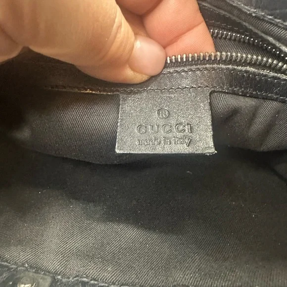 Gucci Black Crossbody Bag with Adjustable Strap and Minimalist Design - Picture 10 of 13